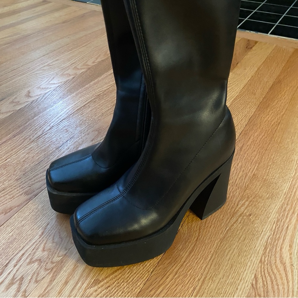Knee High Black Platform Heel Boot - Picture 5 of 5